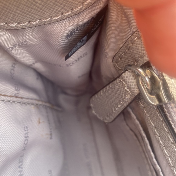 Michael Michael Kors gray 
JET SET TRAVEL CROSSBODY CLUTCH - Picture 12 of 15